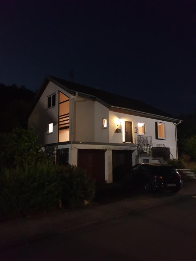 Andinas Ferienwohnung In Ruhiger Lage Direkt Am Wald Wilnsdorf Esterno foto